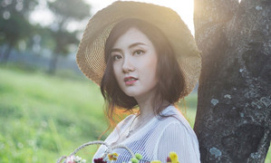 Ngắm hot girl Đại học Kiểm sát rạng ngời trong bộ ảnh đầu đông