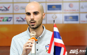 Bị hỏi 'sốc' sau trận hòa U19 Việt Nam, HLV U21 Thái Lan điềm tĩnh trả lời