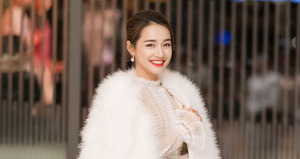 Nhã Phương trở thành tâm điểm sự kiện với đầm trắng muốt