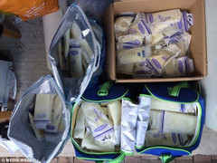 Bà mẹ 28 tuổi vắt sữa mẹ đầy 3 tủ đông lạnh và tặng cho 20 gia đình