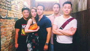 Hà Hồ công khai nép vào lòng Kim Lý tình tứ