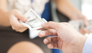 Cô gái bị 'đào mỏ' còn lên mạng hỏi xem nên làm gì