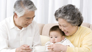 Chỉ có mẹ dại mới không mở lời nhờ ông bà chăm cháu