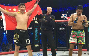 Dùng hàng dởm, võ sỹ Trung Quốc bị đấm bay cả hàm răng