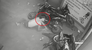 Say rượu phóng xe máy như 'ma tốc độ', ngã sấp mặt vẫn phì phèo hút thuốc