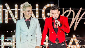 Hoài Lâm điển trai, khoe giọng cùng Đàm Vĩnh Hưng trên du thuyền triệu USD