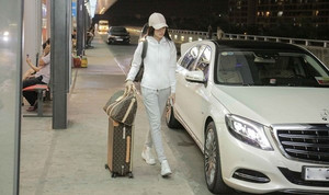 ‘Hoa hậu con nhà giàu’ Jolie Nguyễn gây chú ý tại sân bay