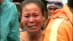 Siêu bão Tembin: Philippines hoang tàn, dân khóc than tìm người thân giữa đống đổ nát