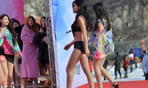 Thí sinh cuộc thi nhan sắc Trung Quốc trình diễn bikini nơi băng tuyết