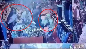Clip: Hàng chục thanh niên manh động, lao vào cướp shop quần áo như 'giật cô hồn'
