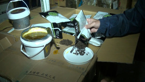 Hà Nội: Bắt 4 tấn hương liệu phụ gia pha chế trà sữa không rõ nguồn gốc