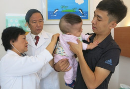 Ghép tế bào gốc cứu sống ngoạn mục bé trai sinh non bị xơ phổi