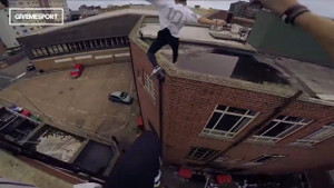 Video: Pha parkour vượt nóc nhà khiến người xem chóng mặt, thót tim