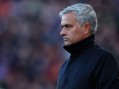 Mourinho chê MU keo kiệt: Làm HLV MU, Mourinho chỉ giỏi phàn nàn