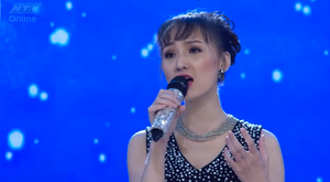 Cô gái xinh đẹp cất giọng hát khiến ai cũng phải choáng váng