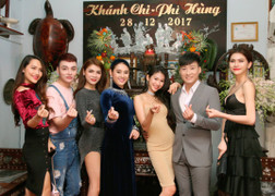 Video: Tình cảm thân thiết của hội chị em chuyển giới trong đám cưới Lâm Khánh Chi