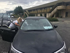 Vượt xe điên cuồng trên cao tốc, du khách Trung Quốc bị dân địa phương 'dằn mặt'