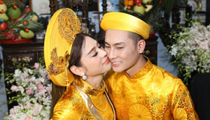 Trực tiếp đám cưới Lâm Khánh Chi: Cô dâu đeo vàng đầy người, liên tục chăm chút chú rể