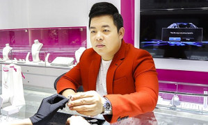 Quang Lê bán nhẫn kim cương, dốc tiền làm liveshow