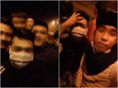 Clip: Mang hung khí lên đường cao tốc chặn ô tô xin tiền rồi livestream khoe 'chiến tích'