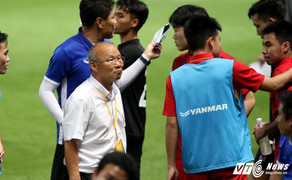 HLV Lê Thụy Hải: 'Tôi nghĩ ở quê nhà Park không được dùng, nên rất quyết tâm đánh bại Hàn Quốc'