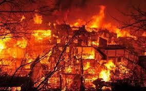 Video: Bé 3 tuổi nghịch dại gây cháy chung cư, 12 người chết