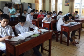 Đề thi vượt quá chương trình, học sinh 12 trường làm lại bài kiểm tra