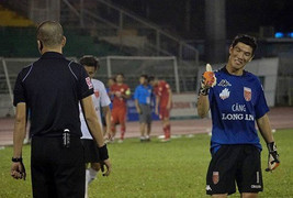 Gây tai tiếng chấn động thế giới, Long An nhận giải hình ảnh xấu xí nhất bóng đá Việt 2017