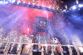 Cư dân 'quẩy' hết mình trong countdown đón năm mới tại gia