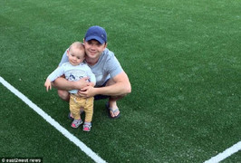 Đi chơi tết, bé trai 21 tháng tuổi bị người đàn ông nhảy từ tầng 8 xuống đè chết