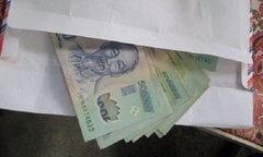Mâu thuẫn gia đình chỉ vì... tiền mừng cưới