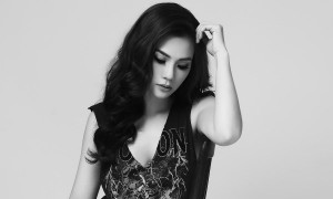 Đúng sinh nhật, Thu Thủy trút hết cảm xúc hát về mối tình 17 năm vừa tan vỡ