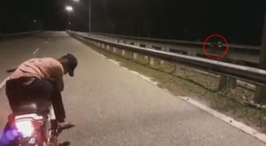 Đoạn video kỳ bí quay cảnh xe không người lái vẫn chạy băng băng trên đường