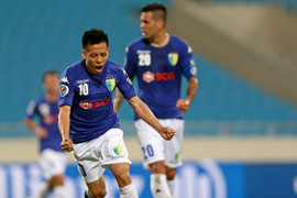 Thực hư chuyện Văn Quyết bỏ đội bóng bầu Hiển sang Malaysia