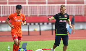 Công Vinh chiêu mộ 'gã đầu gấu' về huấn luyện thể lực?