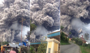 Clip: Ớn lạnh cảnh núi lửa phun cột khói đen kịt như tận thế ở Indonesia