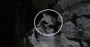 Giải cứu du khách người Anh trượt vào khe núi trong đêm ở đảo Cát Bà