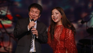 'Nàng thơ' mới của Phú Quang nức nở trên sân khấu