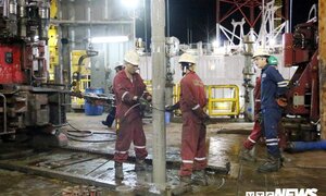 Hãi hùng chứng kiến đưa phóng xạ vào mũi khoan dầu trên biển