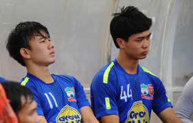 ‘Nhiều sao trẻ Việt Nam lên tuyển đá rất hay nhưng về CLB toàn dự bị'