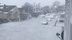 Video: Bão tuyết lịch sử ở Mỹ, xe cộ đông cứng trong bể băng đá khổng lồ