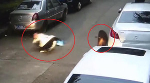 Clip: Lợn lòi tấn công phụ nữ, đại náo khu dân cư