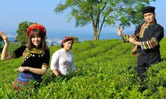 Hari Won liên tục bắt nạt bạn thân Trấn Thành khi du lịch cùng nhau