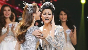 Video: Trả lời ứng xử lạc đề, cô gái 25 tuổi người Ê-đê vẫn đăng quang Hoa hậu Hoàn vũ Việt Nam