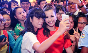 Đông Nhi bất ngờ lên tiếng giữa ồn ào fan lục đục nội bộ, tranh cãi gay gắt vì mình