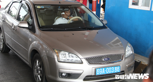 Không chịu mua vé qua BOT Sóc Trăng, tài xế ô tô biển xanh bị mời về trụ sở trạm làm việc