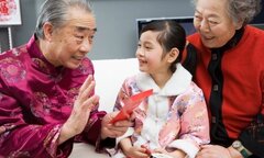 Các mẹ bỉm sữa hào hứng chia sẻ kinh nghiệm chi tiền mừng tuổi chỉ hết 1 triệu