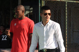 Công Vinh cười hỉ hả, xem dàn ngoại binh xịn tập buổi đầu tiên