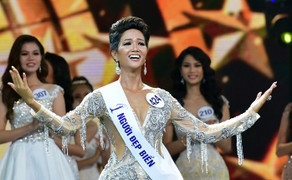 Yêu cầu xử lý phóng viên đăng thông tin miệt thị Hoa hậu trên facebook cá nhân