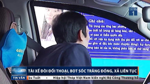 Video: Tài xế đòi đối thoại, nhân viên BOT Sóc Trăng đóng cửa không tiếp